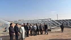 بازدید بازرس کل استان قم از واحد در حال ساخت نیروگاه خورشیدی در شهرک صنعتی محمود آباد